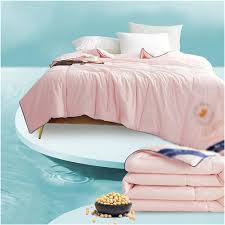 Kyla och Komfort: Hudvänligt Sommartäcke i Silke